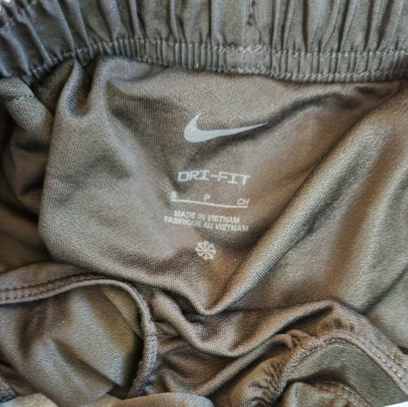 Nike Women's Dri-FIT Tempo Running Shorts - Picture 9 of 9